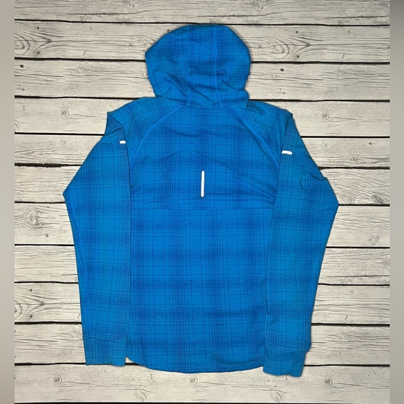 Nike Woman’s Blue Dry Fit Pullover - Picture 2 of 2
